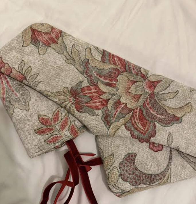 Fajín floral en tonos beige y rojo